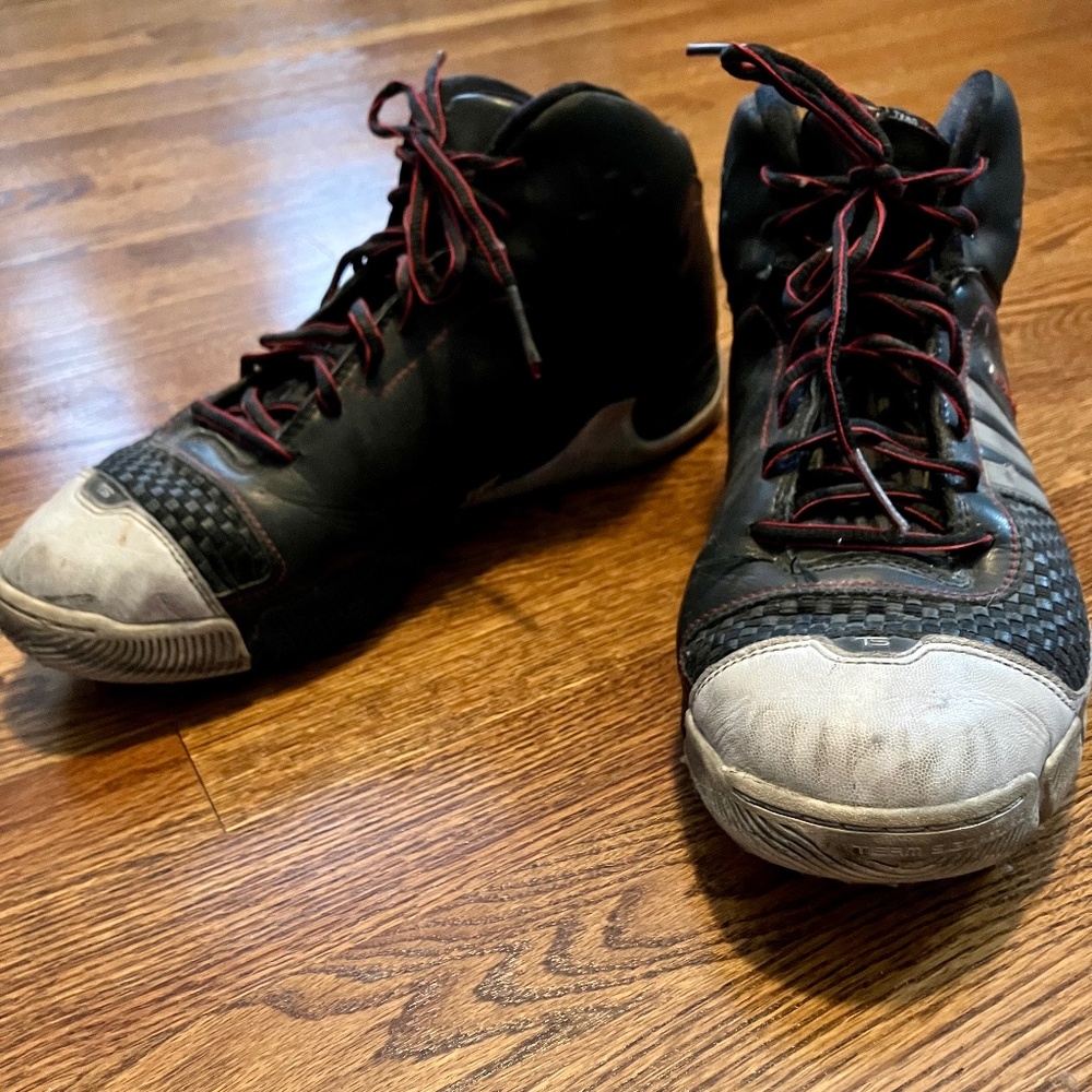 Men’s Adidas TS basketball shoes